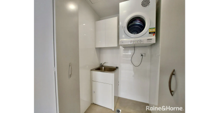 Modern Waterfront Apartment | Large Study or Optional Second Bedroom - Photo 4