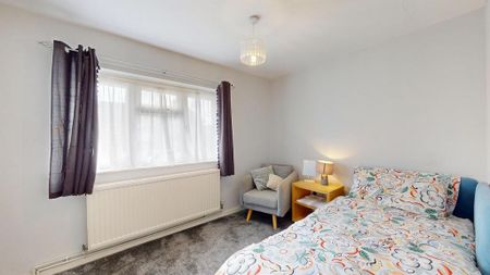 3 bedroom ground floor flat to rent - Photo 5