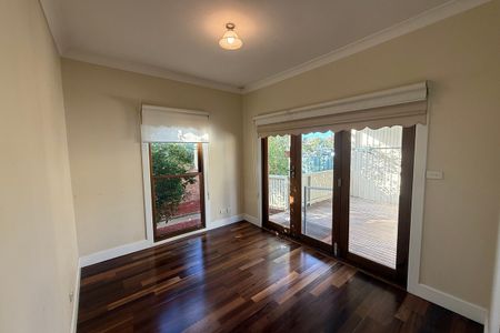 CENTRALLY LOCATED LOW MAINTENANCE HOME - Photo 4