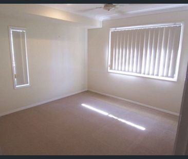 Townhouse in Southport Central & Quiet - Photo 2