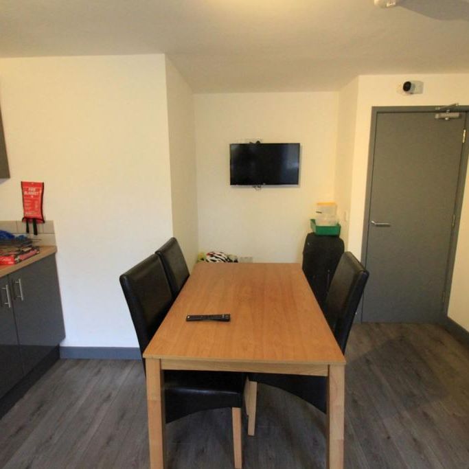 4 bedroom terraced house to rent - Photo 1