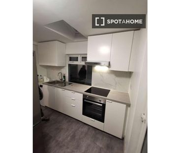 Room for rent in 5-bedroom house in Ballybough, Dublin - Photo 6