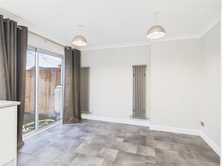 3 bedroom detached house to rent - Photo 3