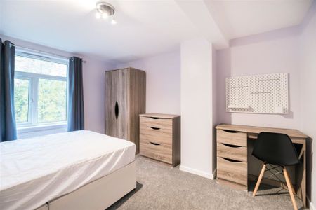 St. Annes Drive, Headingley, LS4 2RZ - Photo 4