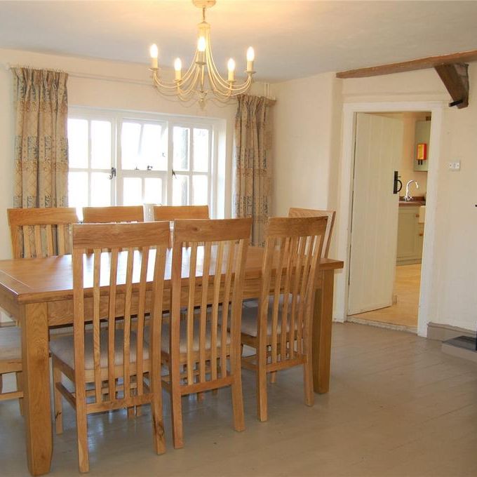 4 bedroom end of terrace house to rent - Photo 1