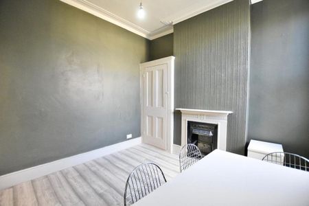 3 bedroom flat to rent - Photo 4