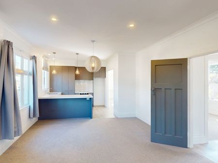Takaro - 3 Bedrooms - Photo 2