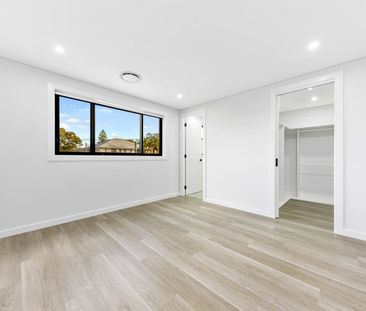 Contemporary & Conveniently Located - Photo 3