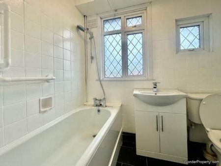 4 bedroom property to rent in London - Photo 4