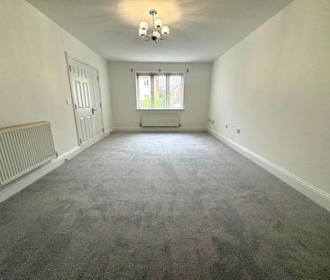 4 bedroom end of terrace house to rent - Photo 2