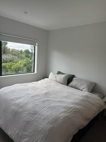 Beautiful 2 Bed Townhouse & Pet Friendly!! - Photo 5