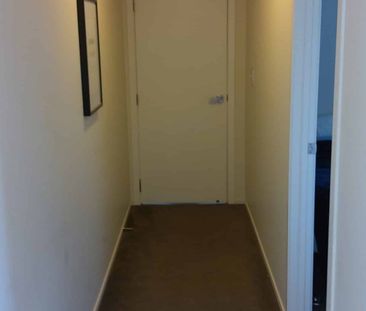 Modern 4-Bedroom Family Home - Photo 2