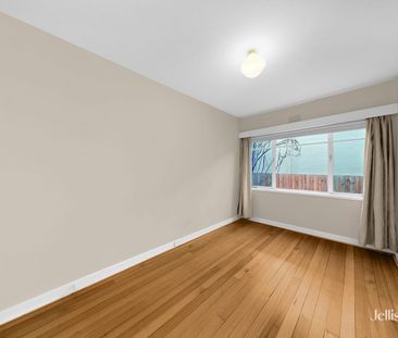 Spacious, Light & Location - Photo 6