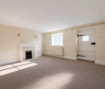 Two bedroom cottage situated on one of the most picturesque estates... - Photo 4