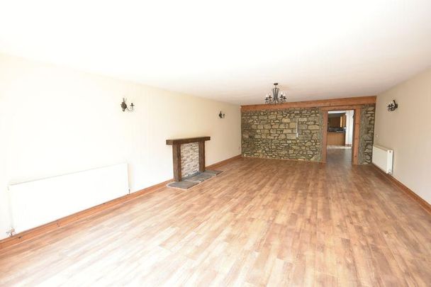 4 bedroom barn conversion to rent - Photo 1