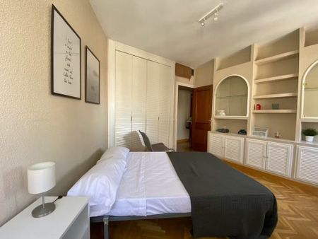 Calle de Jacometrezo, Madrid, Community of Madrid 28013 - Photo 3