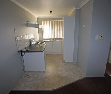 Refurbished private two bedroom villa with courtyard - Photo 2