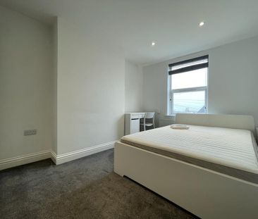 4 bedroom terraced house to rent - Photo 5