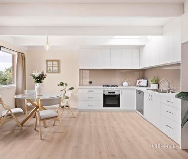 Tranquil light soaked style with parkland promise - Photo 5