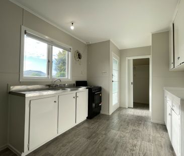 Newly Renovated 3 bedroom home in Otara - Photo 1