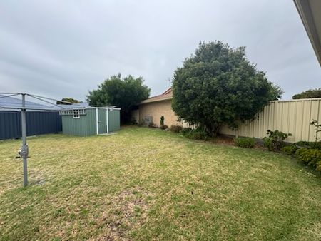 Easy Living 2-Bedroom Unit Near Town Centre - Photo 4