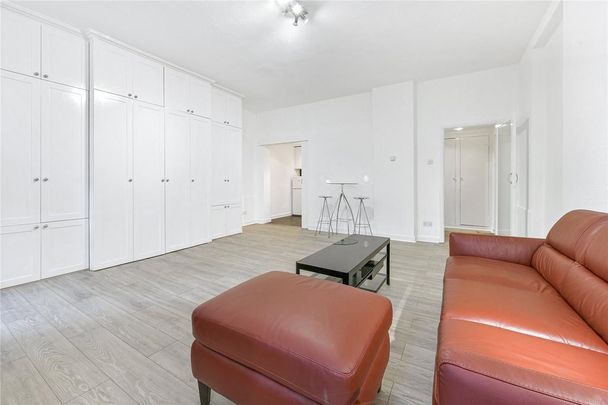 Studio to rent - Photo 1
