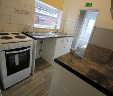 3 bedroom terraced house to rent - Photo 5