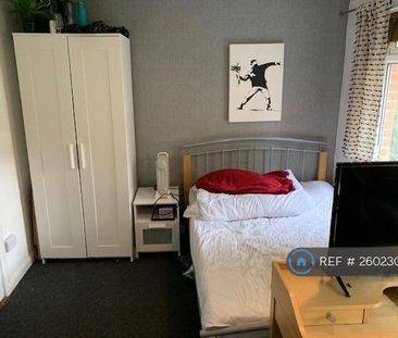 1 bedroom in a house share to rent - Photo 4