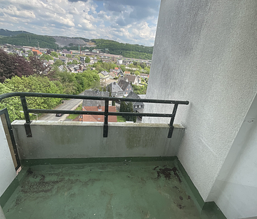 Wir renovieren für Sie! schöne 2 Zimmer Wohnung mit Balkon und Aufzug in Siegen-Wentsch - Photo 1