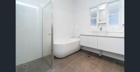 Warm, Modern & Family-Friendly Living in Prime Turvey Park - Photo 4