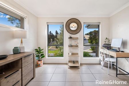 Comfortable and spacious living - Photo 3