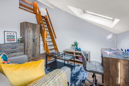 2 MOOR VIEW Leeds - LS6 1AQ - Photo 3