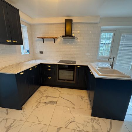 3 bedroom semi-detached house to rent - Photo 3