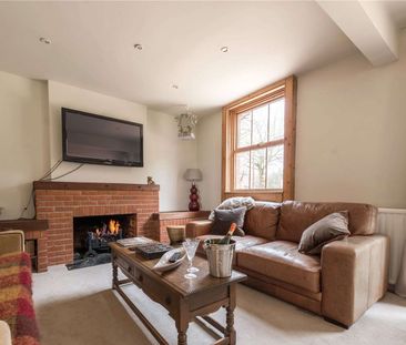 All inclusive short let. Handsome Victorian farmhouse with rural view - Photo 1