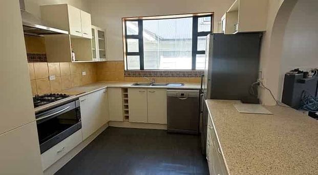 3+1 bedroom house in Island Bay - Photo 1