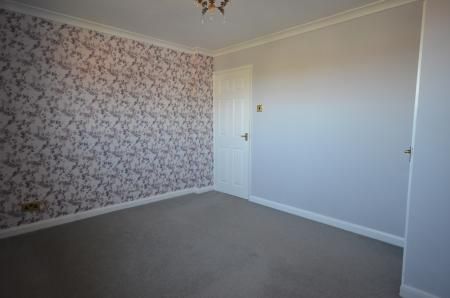 2 bedroom Terraced House To Let - Photo 3