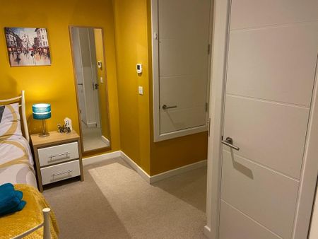 1 bedroom in a house share to rent - Photo 2