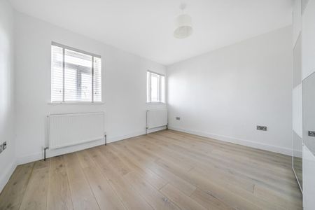 4 bedroom detached house to rent - Photo 4