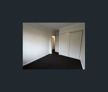 Freshly Updated 4 Bedroom Duplex In a Prime Location - Photo 4