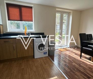 4 bedroom semi-detached house to rent - Photo 2