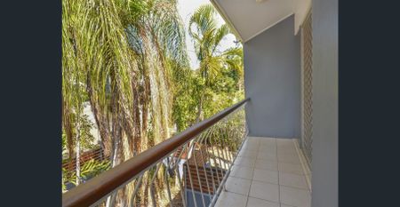 Two bedroom townhouse in a leafy, convenient setting - Photo 5