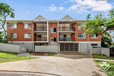 Spacious Apartment - Conveniently Located - Photo 4