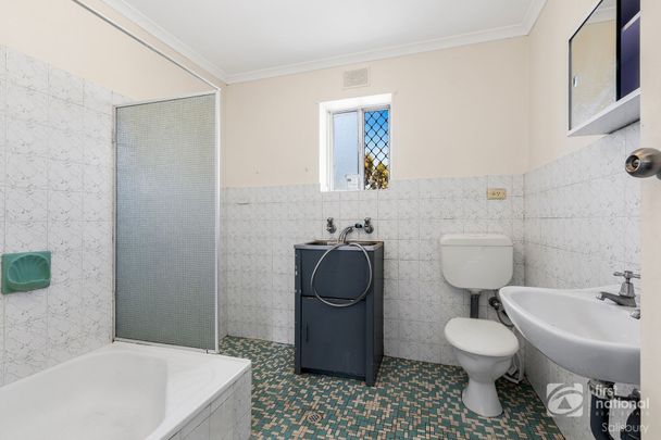 Low maintenance unit - Photo 1