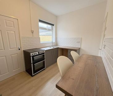 2 bedroom terraced house to rent - Photo 2