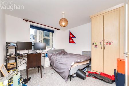 3 bedroom flat to rent - Photo 3