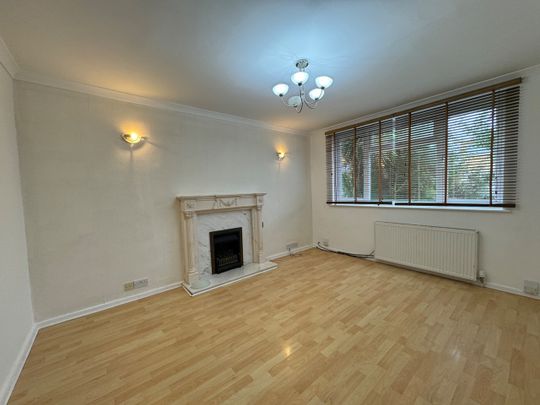 3 Bed Semi-Detached House, Lynmouth Drive, LE18 - Photo 1