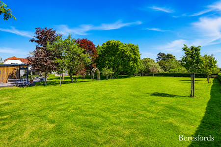 4 bedroom detached house to rent - Photo 2