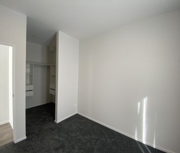 Beautiful Townhouse - Photo 4