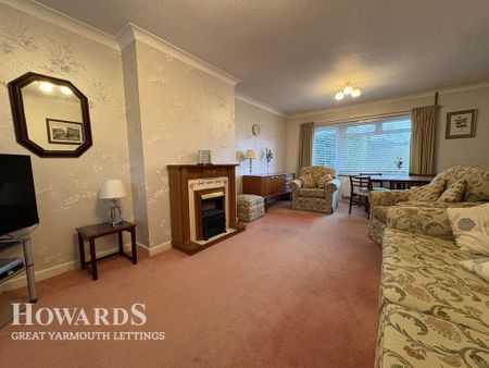 3 bedroom semi-detached bungalow to rent - Photo 2