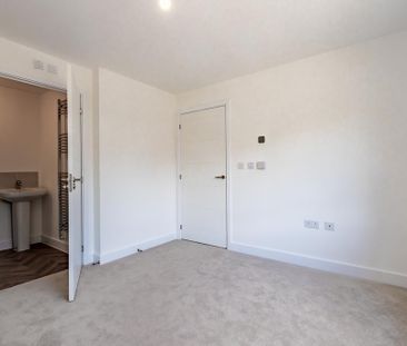 5 bedroom semi-detached house to rent - Photo 6